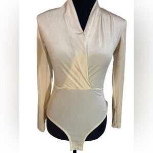 Cream velvet bodysuit. Spring cross v-neck long sleeve Size M NWT